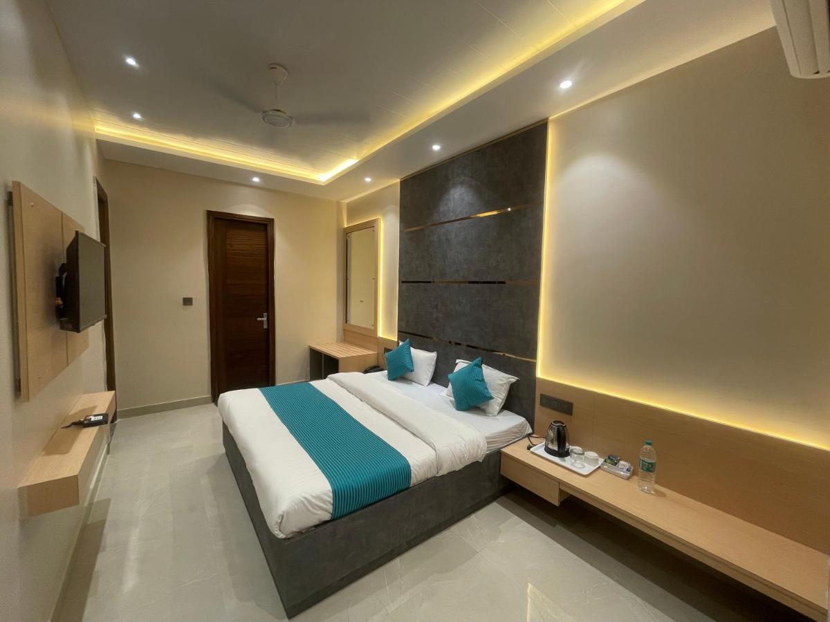 Motimahal Inn Haldwāni Exteriör bild